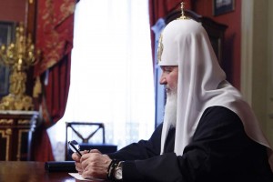 Дорогие часы на руке Патриарха РПЦ МП Кирилла.