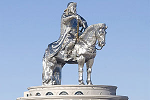 Монголы отлили статую Чингисхана из серебра высотой в 40 метров