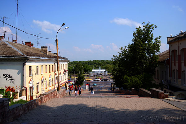 Брянск, город контрастов. Гранитная лестница в историческом центре города.