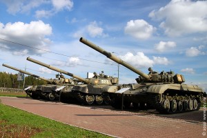 Танки перед музеем истории танка Т-34