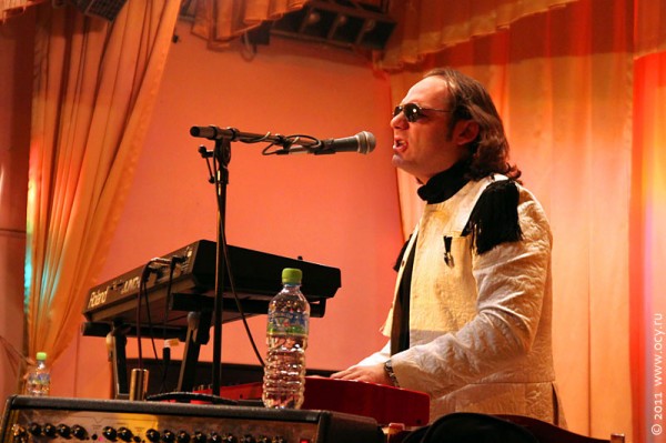 Алан Асламазов — клавиши, вокал.