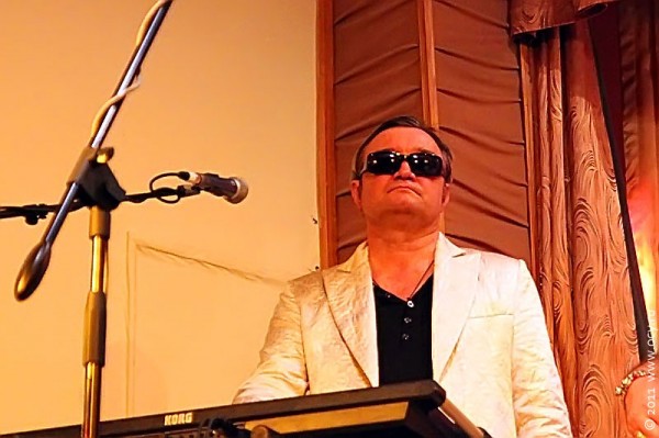 Валерий Диордица — клавиши, вокал.