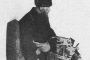 Кустарь-игрушечник Василий Иванович Рожнов, живший в Сергиевом Посаде. "Здоровая деревня", 1927 год.