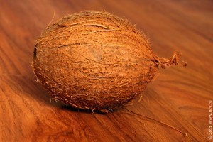Игра кокосом на ламинате до добра не доведёт: жди царапин.